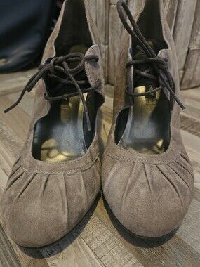 Janet & Janet lace-up Suede Tan Heels.